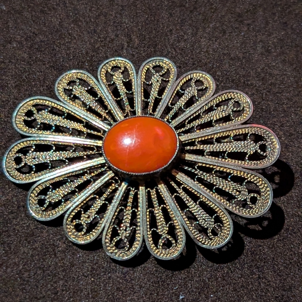 Vintage Filligree and Carnelian Brooch